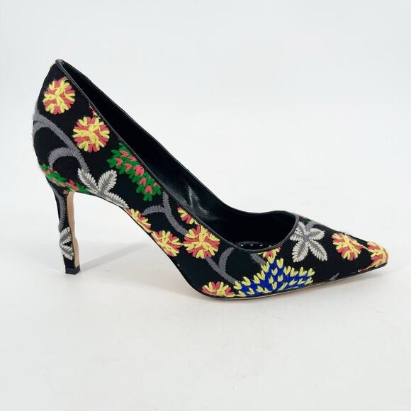 Manolo Blahnik BB 90 Black Floral Embroidered Fabric Pointed Toe Pumps IT 38 - Picture 3 of 11